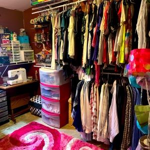 Meet your Posher, Dina Banks, Jean’s & Things ENJOY!